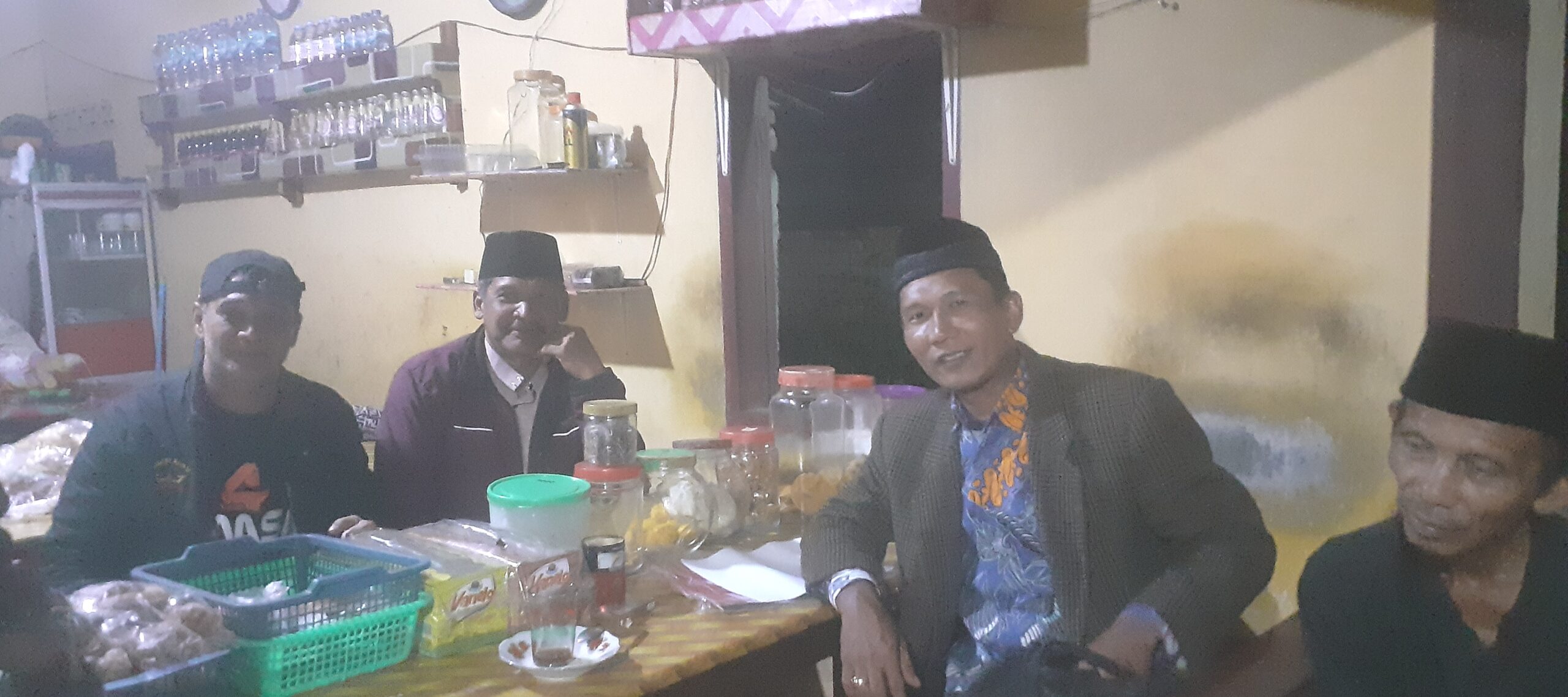 Hengki Dt. Marajo Jambak (Nomor 3 dari kiri)